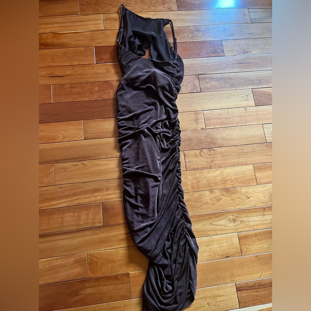 NBD revolve Brown ruched fitted slit dress maxi sexy night out holidays chic - Picture 11 of 12